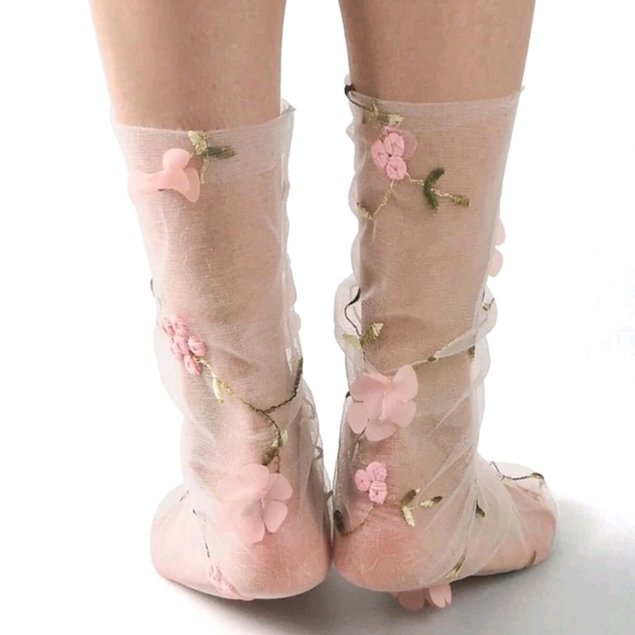 Embroidery 3D Flowers Mesh Socks - Picture 2 of 5